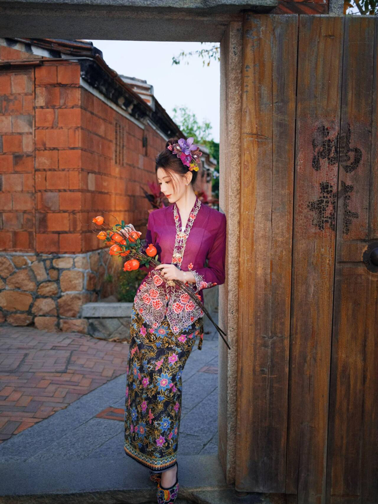 Ethnic Fashion Photography - New Ethnic Style Women's Fashion Heavy