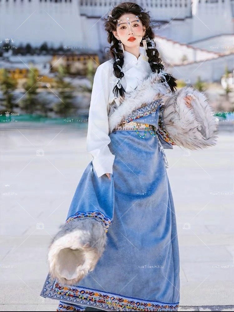 Ethnic Fashion Photography - Tibetan Ethnic Women's Robe Fashionable Travel