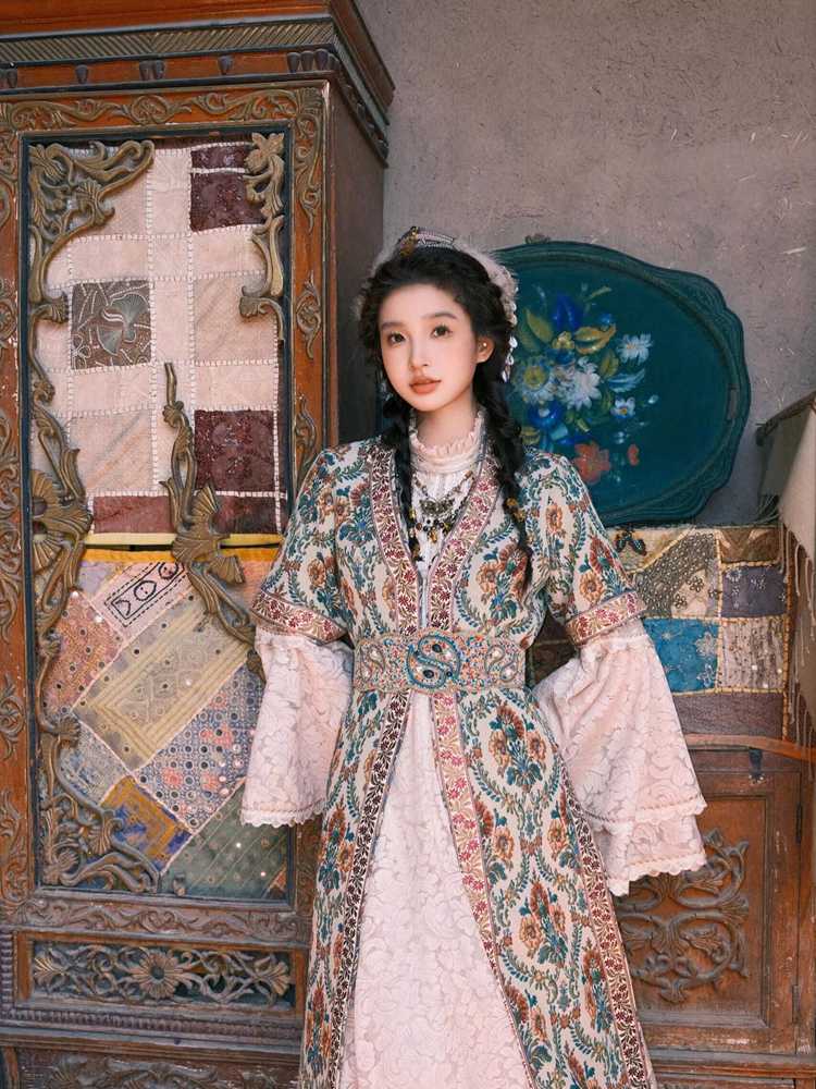 Ethnic Fashion Photography - Princess Style Uygur Ethnic Minority Girl