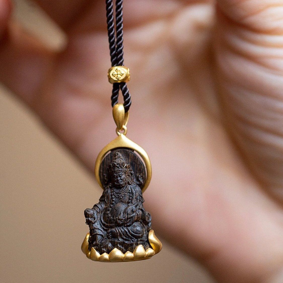 Yellow God of Wealth Pendant M - огляд і ціна Ethnic Fashion Meaning